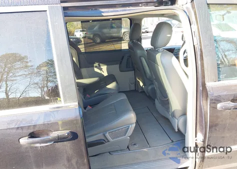 2010 Chrysler Town & Country Touring from USA, damaged, VIN 2A4RR5DX3AR148548